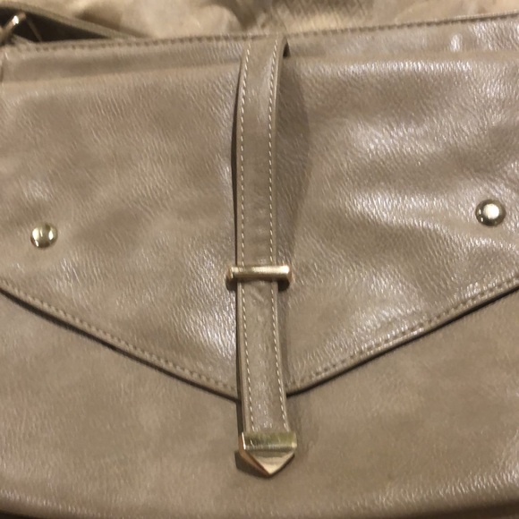 Tan purse with many pockets/compartments - Picture 3 of 16